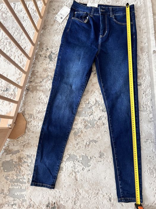 Blugi noi, cu eticheta C&A