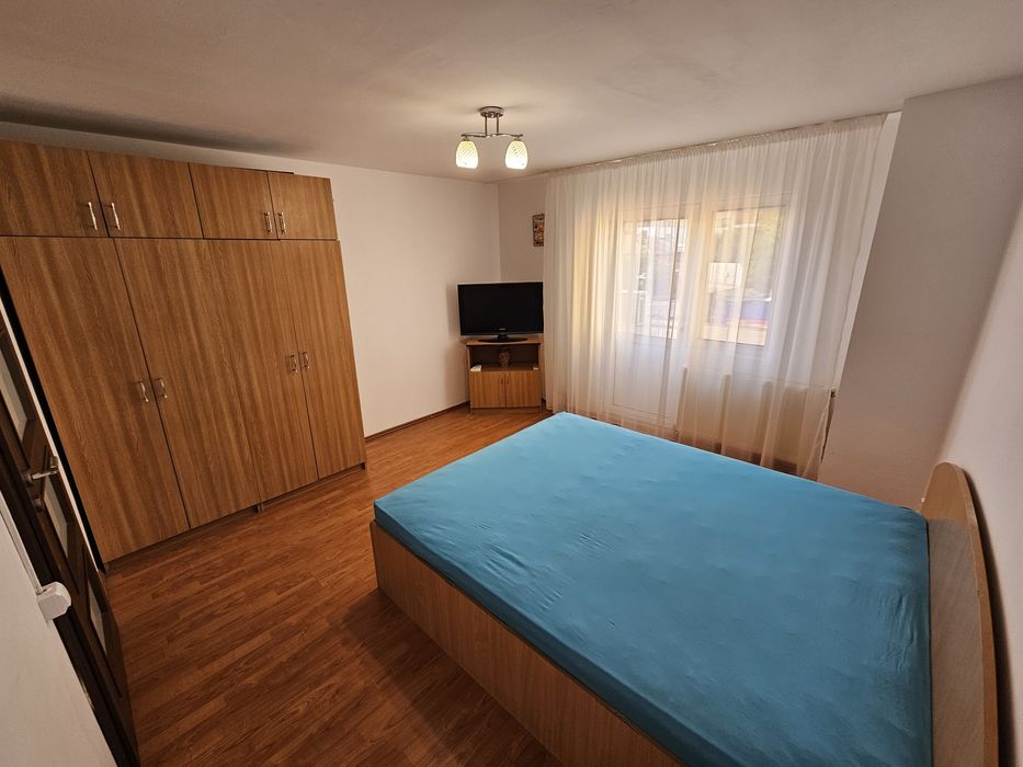 Inchiriez vila/casa 3 dormitoare 160 mp curte 250 mp loc parcare C-tin Brâncoveanu