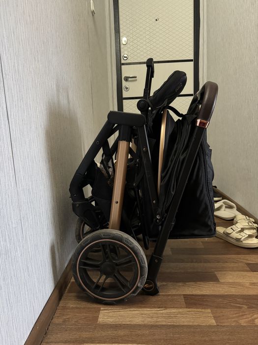 Коляска детская прогулочная