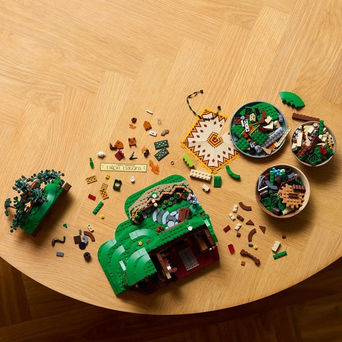 Lego 10354 Властелинът на пръстените Графството + подарък Poster