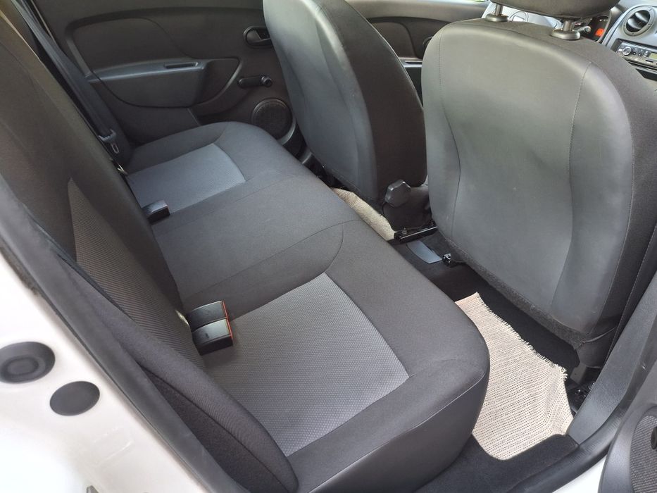 Dacia Logan, fabricație 11/2015, motor 1.2 benzină, Euro 6, 95.000 km reali (se oferă raport CarVertical pentru verificare