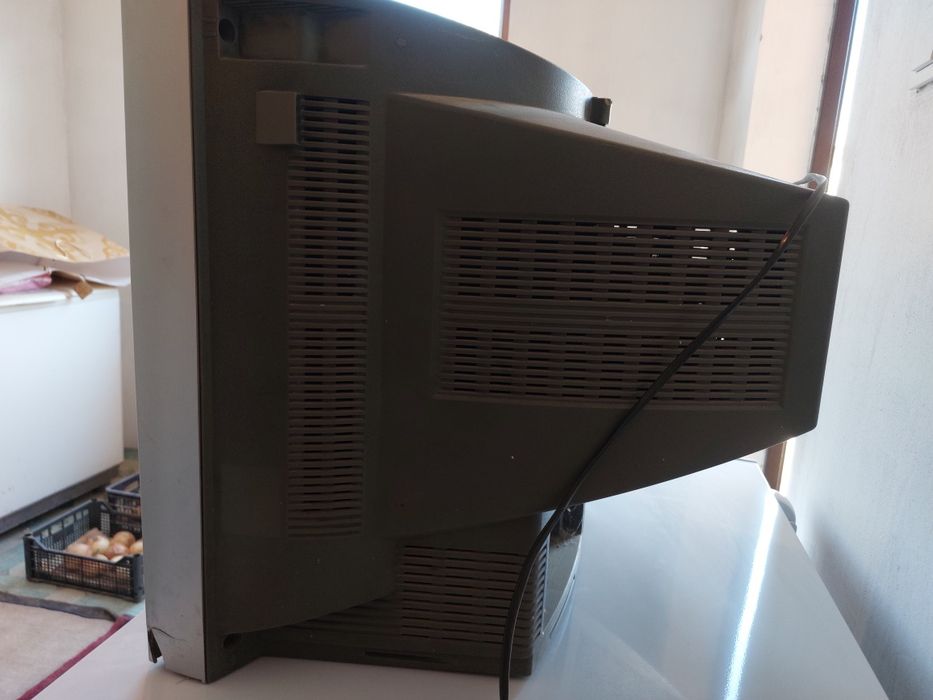 Продам телевизор LG RT-21FB30M.