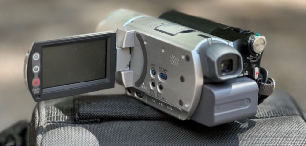 Цифрова видеокамера Sony DCR-SR90E