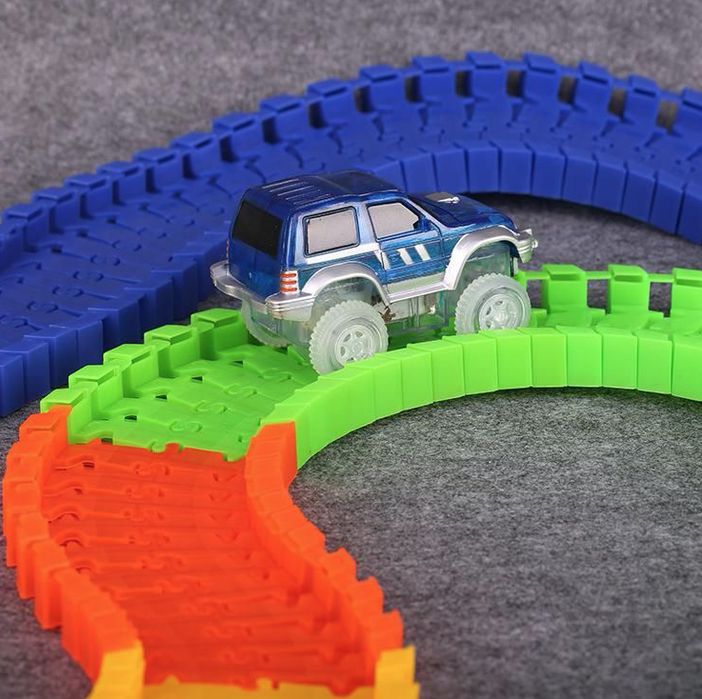 Хит! конструктор Magic Tracks длина трека 2 метра