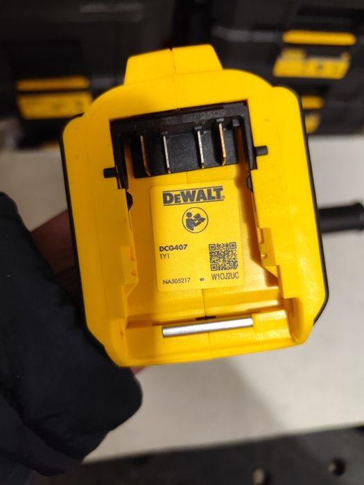Безчетков акумулаторен ъглошлайф DeWALT DCG407 100% оригинален