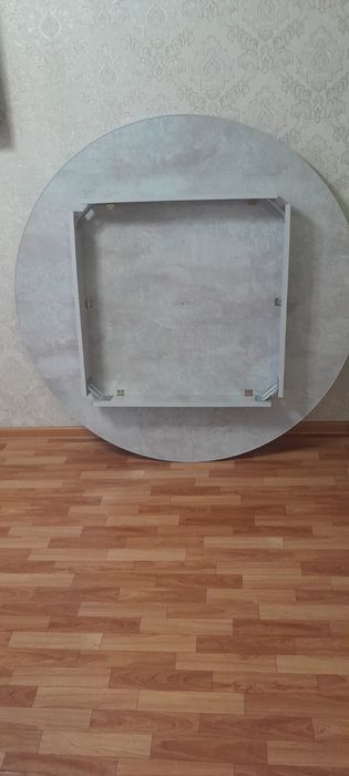 Продаю круглый стол