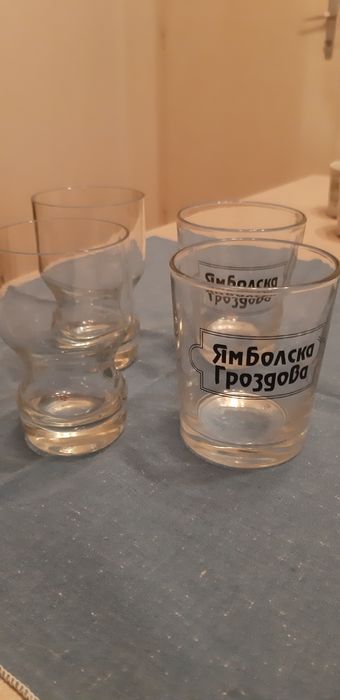 Рекламни и нерекламни чаши за алкохол