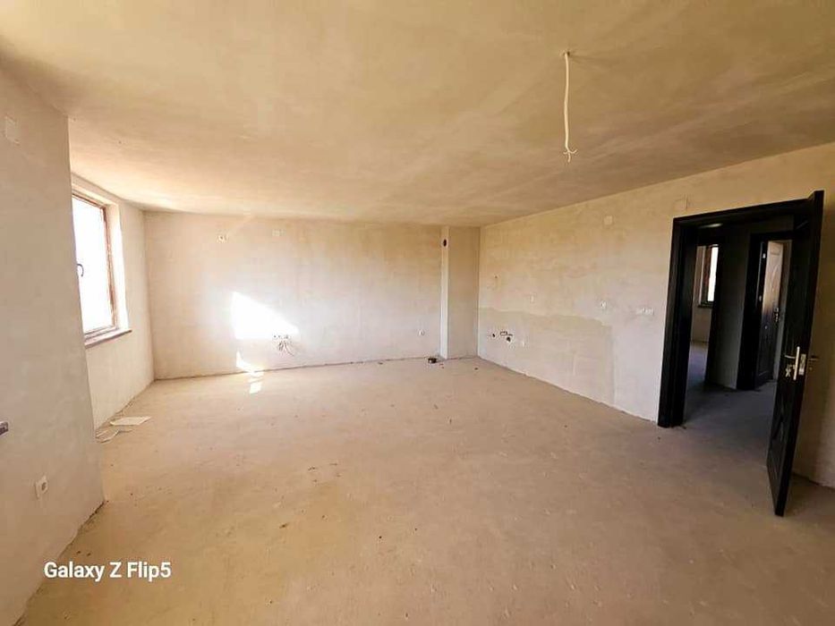 Продава се Тристаен апартамент в Казанлък - 90 кв.м за 963 €/кв.м - Снимка #2