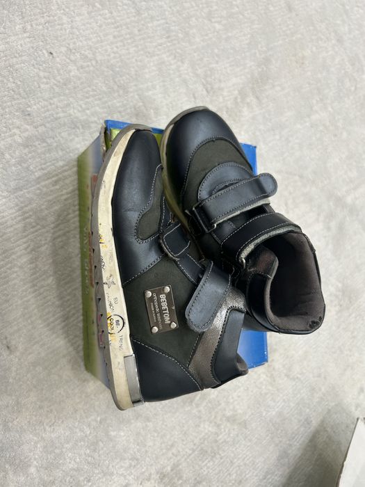 Продаются детские ботинки