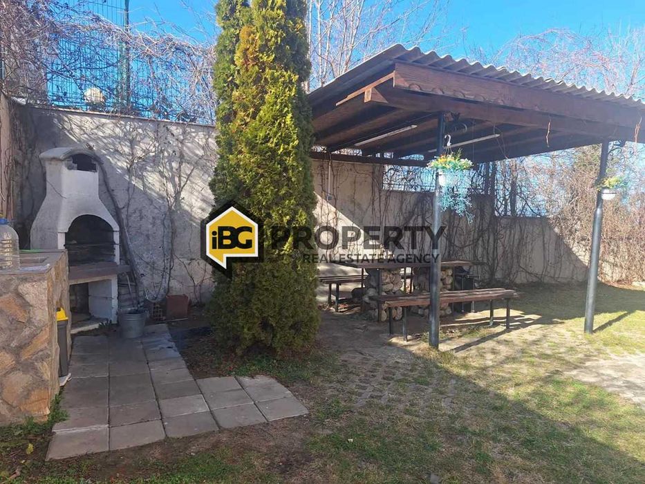 Двустаен апартамент с веранда в град Бяла