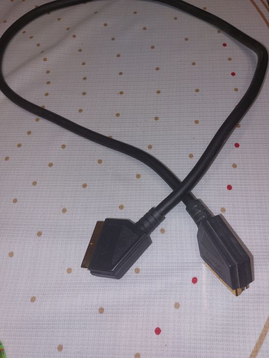 Различни кабели и зарядни