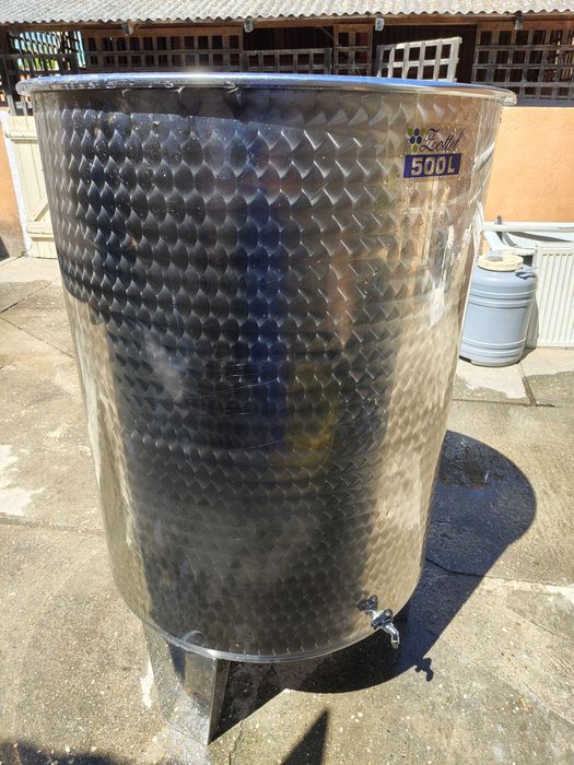 Vând butoi inox 500 l