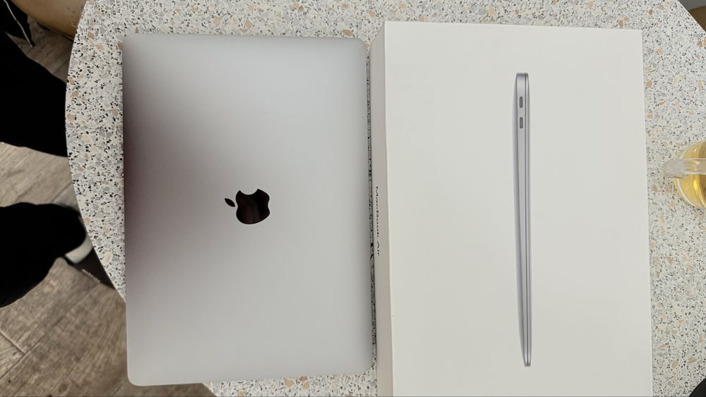 Macbook air 13 8/128gb