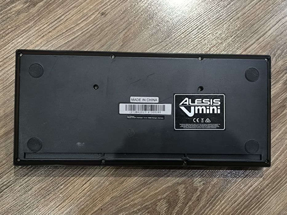 Midi контролер Alesis V Mini