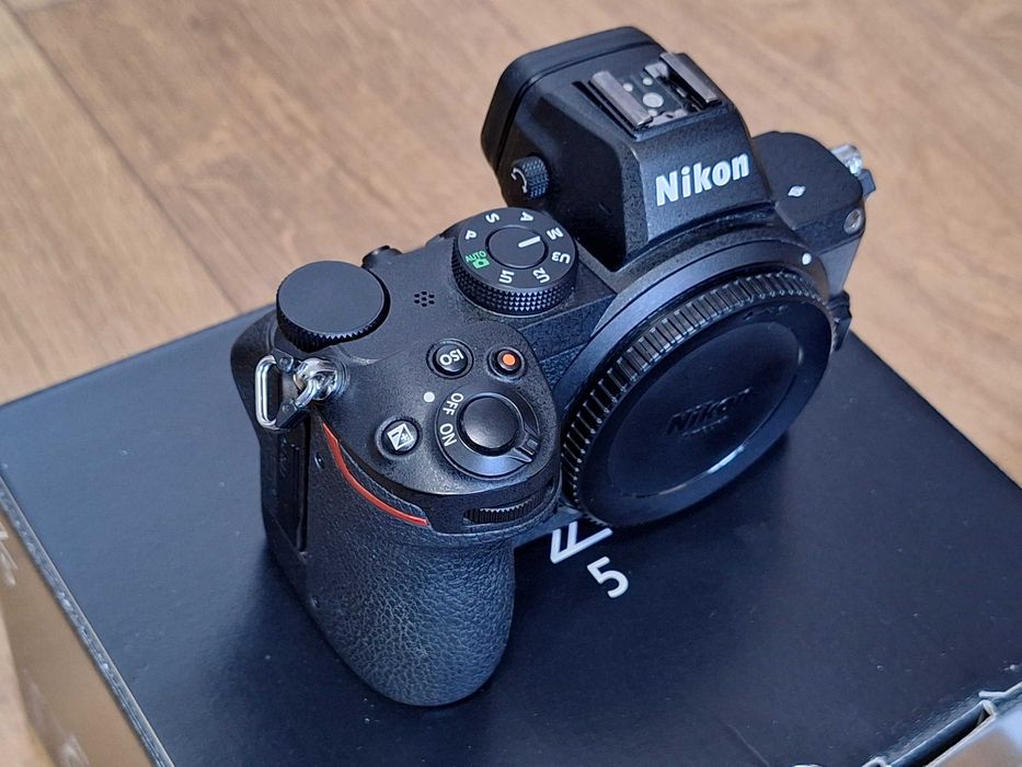 Продавам Nikon Z5 - 30k кадъра - 550 EUR