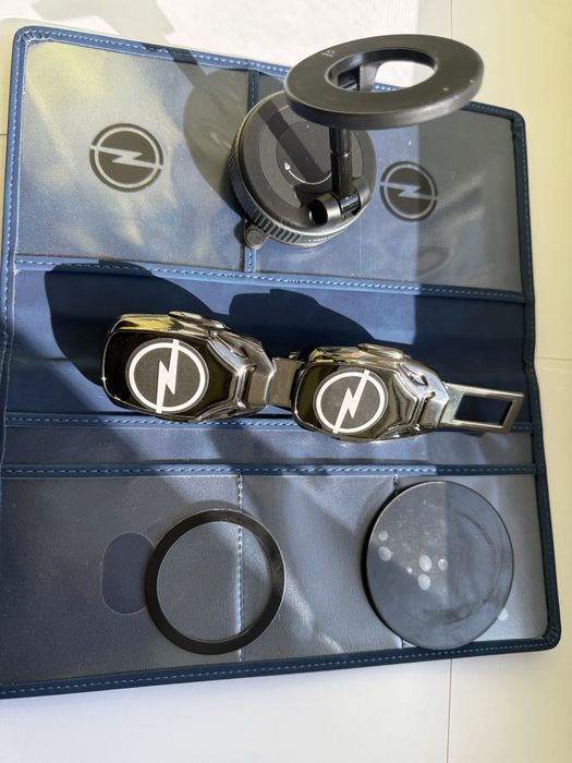 Portofel,suport magnetic si capete centuri auto