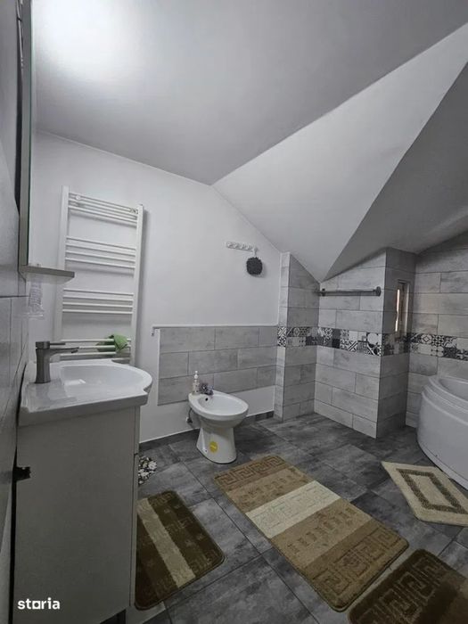 Apartament 3 camere premium – în casă, intrare separată, centrală proprie