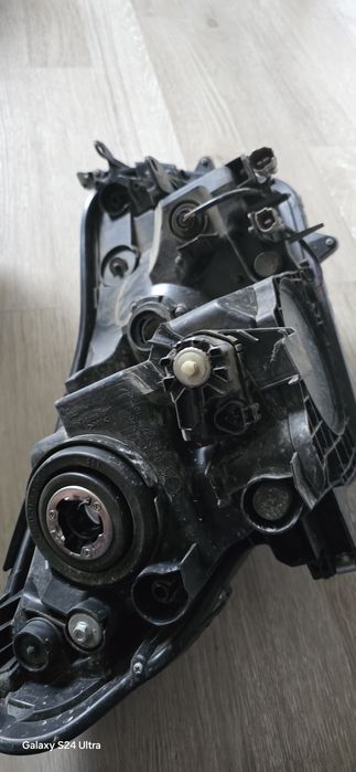 Far stanga / dreapta toyota model dupa 2015