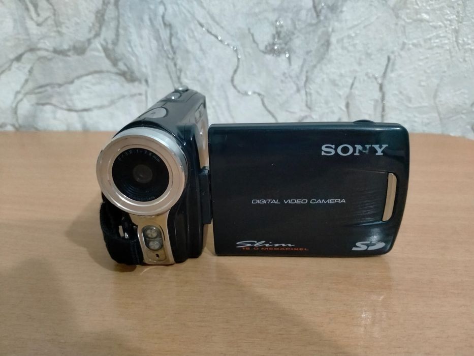 Видеокамера Sony Slim 16.0 Megapixel (раритетная модель)