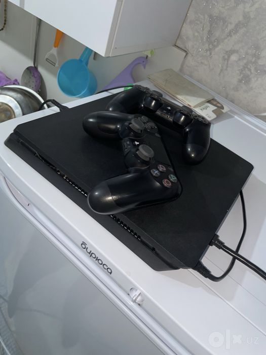 Playstation 4 srochna sotiladi