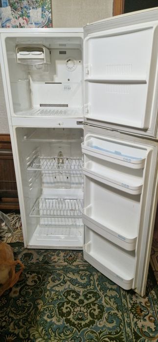 Холодильник LG в хорошем состоянии