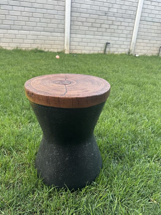 Masă laterală HOMPUS tip Clepsidră – MgO – Aspect Lemn – Interior/Exterior – Nouă