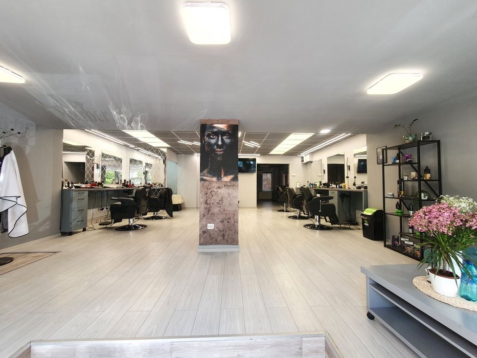 Închiriez scaun frizerie