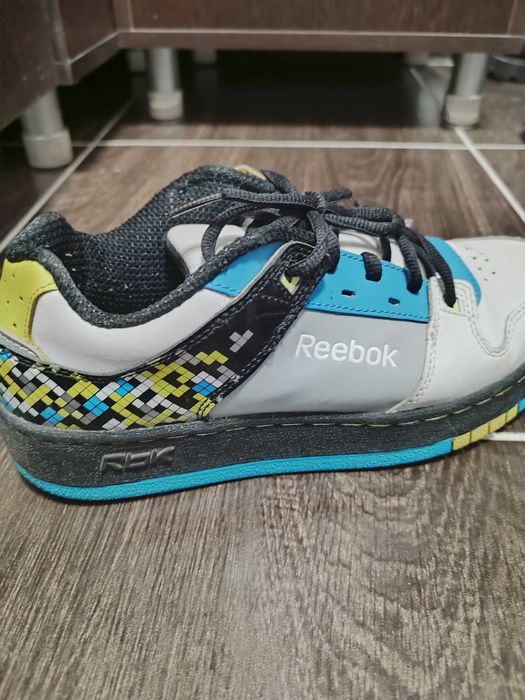 Продам спортивные туфли