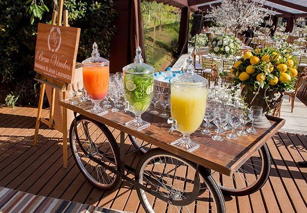 Masa festiva tip bar pentru ornamente si grădinărit cu roti bicicleta