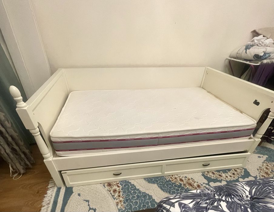 Кровать полуторная