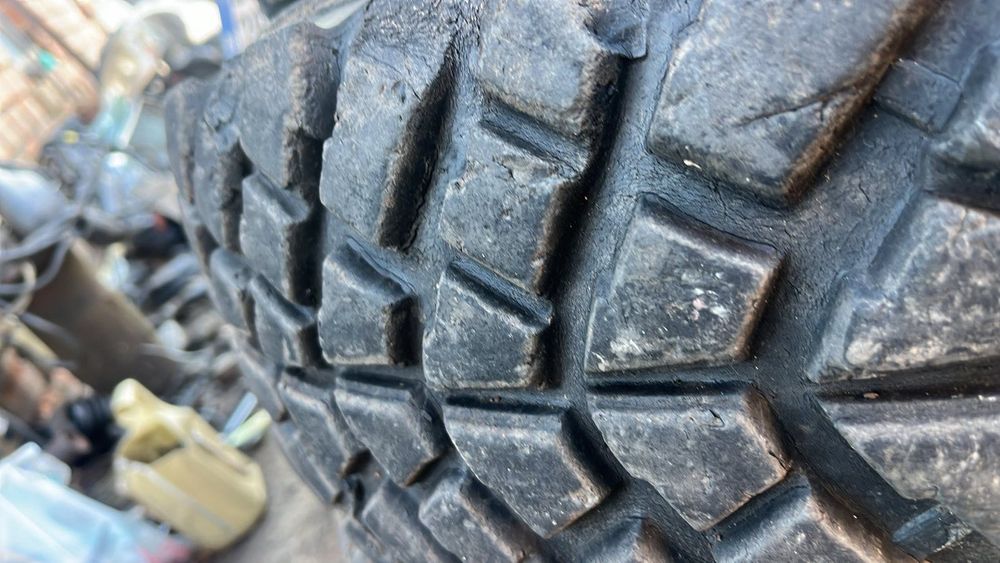 Продавам три броя гуми кобра