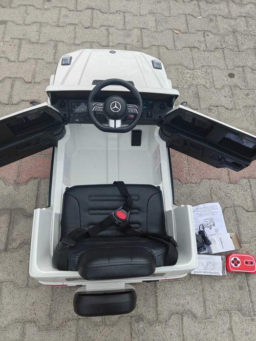 MERCEDES Акумулаторен джип Mercedes-Benz G580 бял