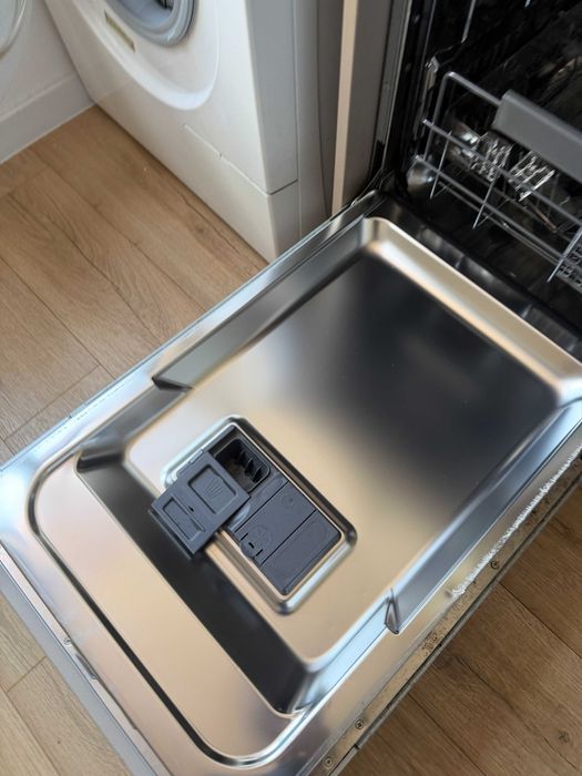 Вградена миялна Whirlpool 6th Sense