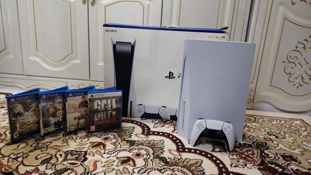 Playstation 5 в дисковод идеально состояние 4 диска бонус