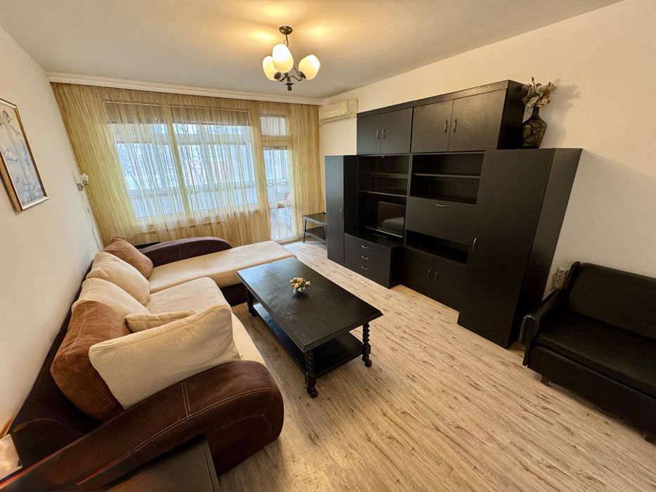 Прекрасен Тристаен срещу The Mall