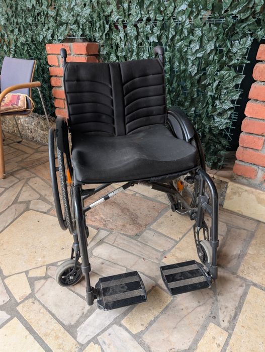 Carut carucior scaun rulant pliabil Quickie handicap dizabilitati