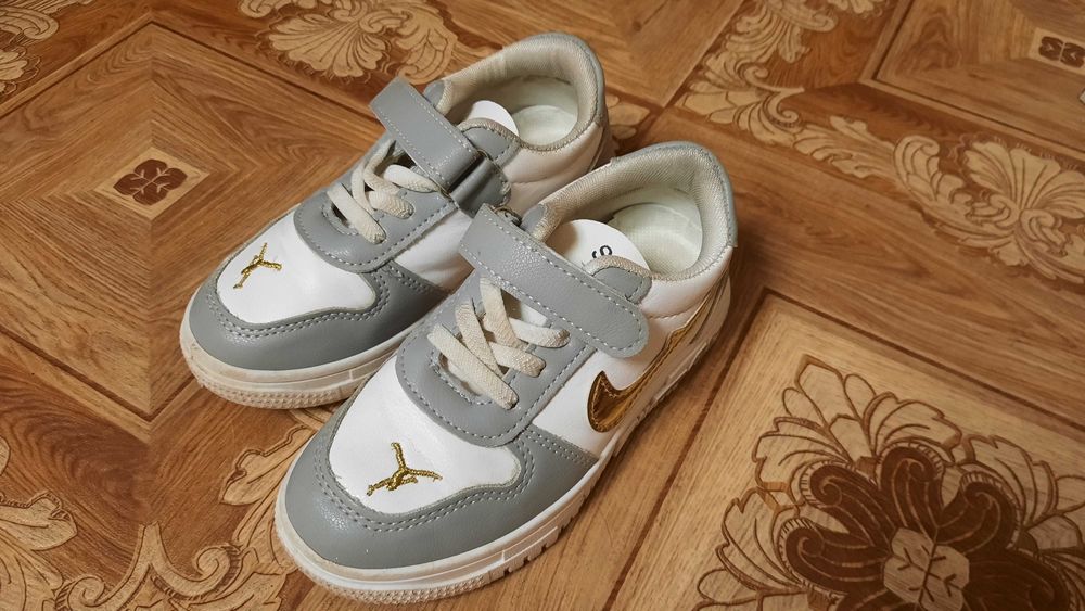 Кроссовки для девочки