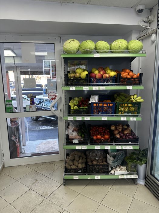 Vand cedez afacere la cheie magazin alimentar