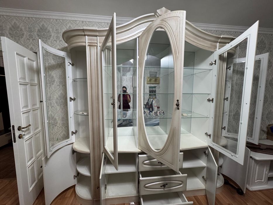 Горка (сервант)