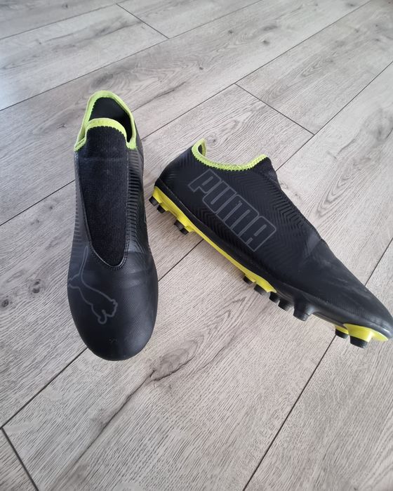 Ghete fotbal Puma Laceless FG marime 43 aproape noi