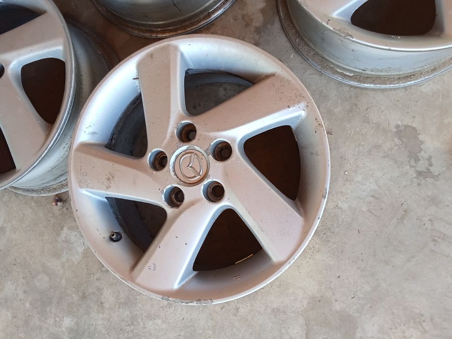 vând două calorifere din aluminiu o ușă  de metal  și Janse din aluminiu de Duster