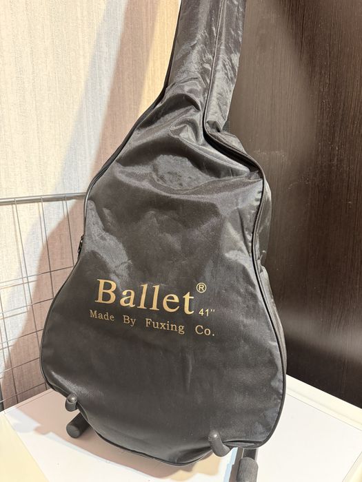 В продаже электрогитара