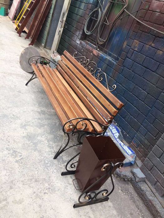 лавочки со спинкой и без