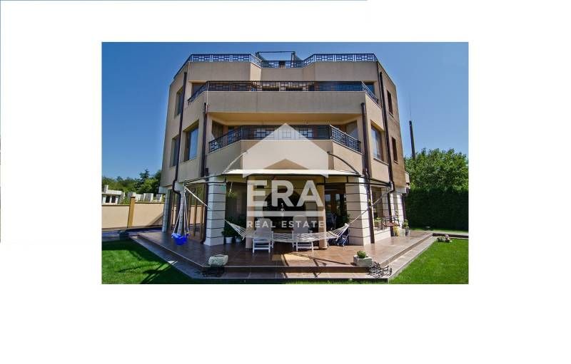 Четириетажна обзаведена къща за продажба, с барбекю зона и двор, в м-с