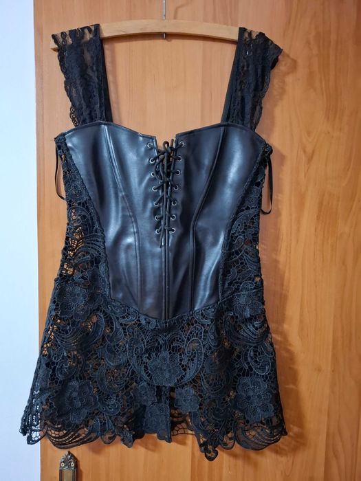 Rochie de piele cu dantela ,cu  chilot tanga  model  deosebit