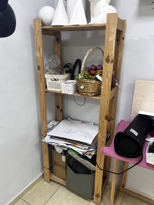 Деревянный стеллаж