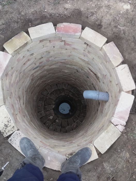 Kalodes kanalizatsiya uchun transhey qozish xizmati