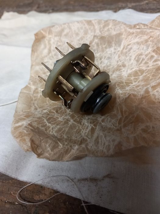 Продавам части за МОСКВИЧ ,Лада, Рено,Мазда