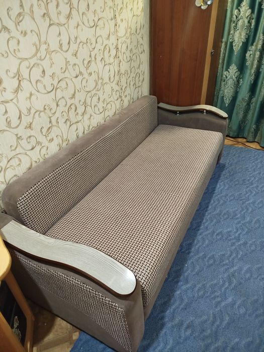 Продам  2 дивана в хорошем состоянии.