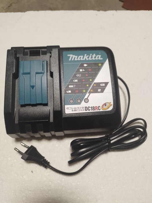 Зарядна станция на Makita